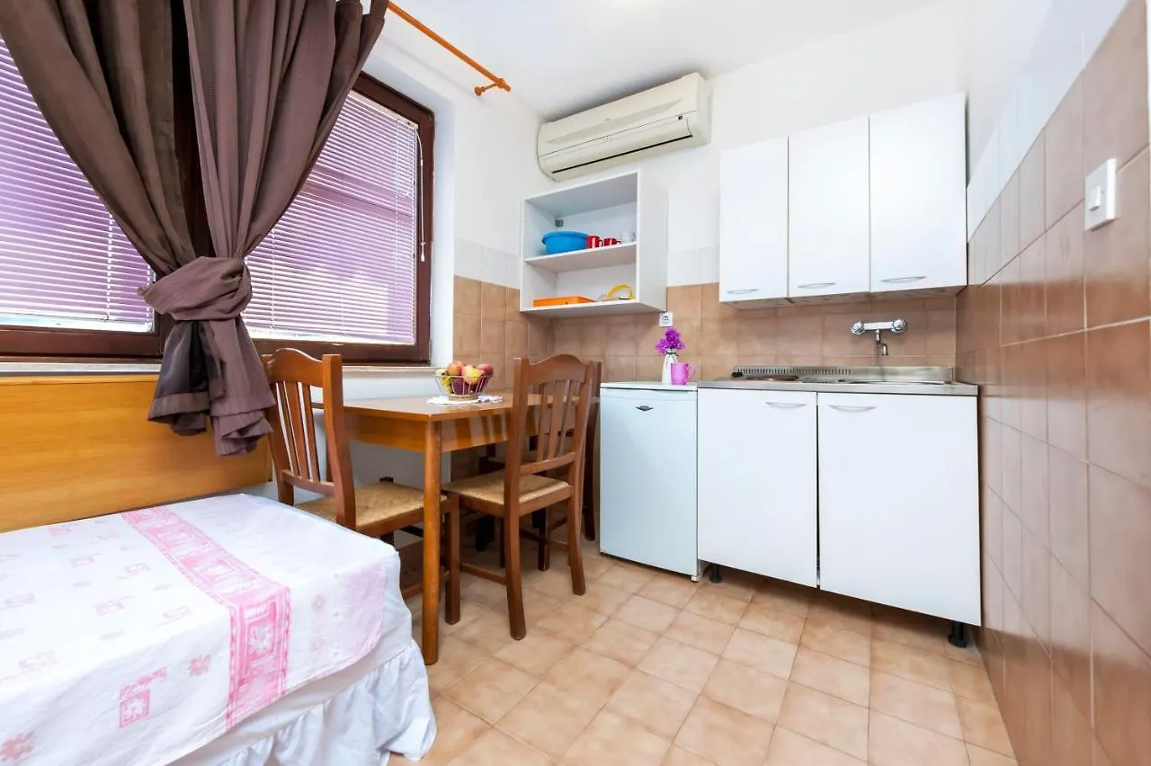 Near Beach And Rovinj Center 11 0*,  Kroatien