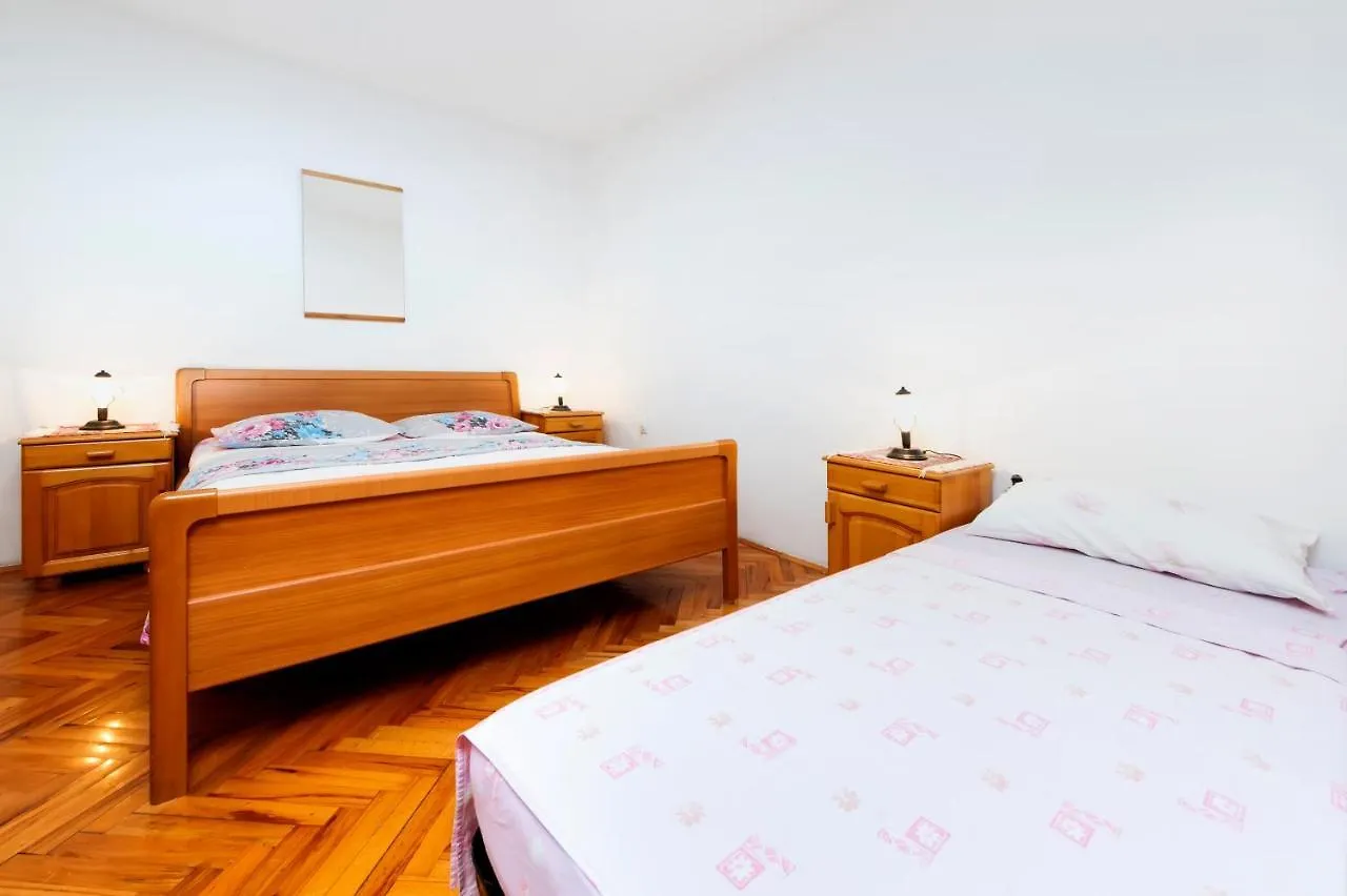 Near Beach And Rovinj Center 11 Apartment