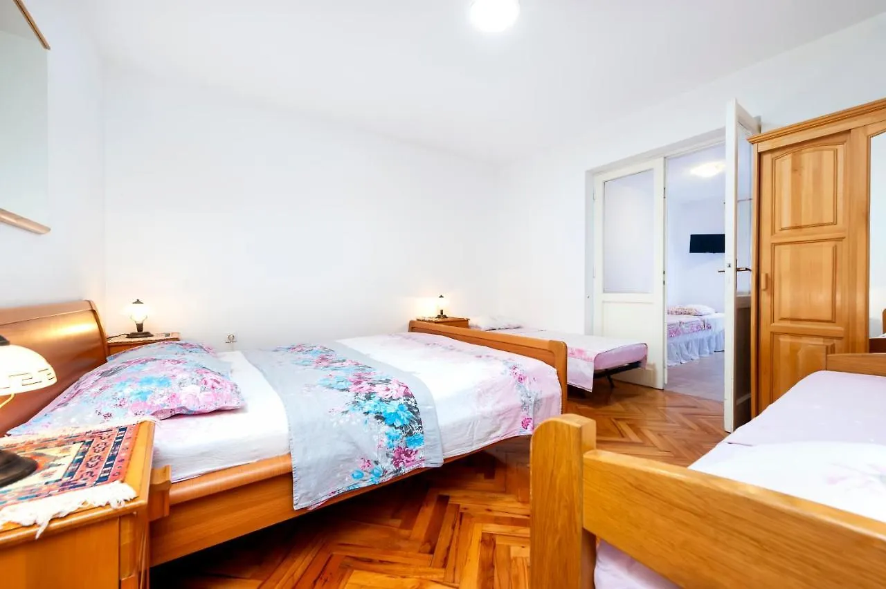 Near Beach And Rovinj Center 11 Apartment